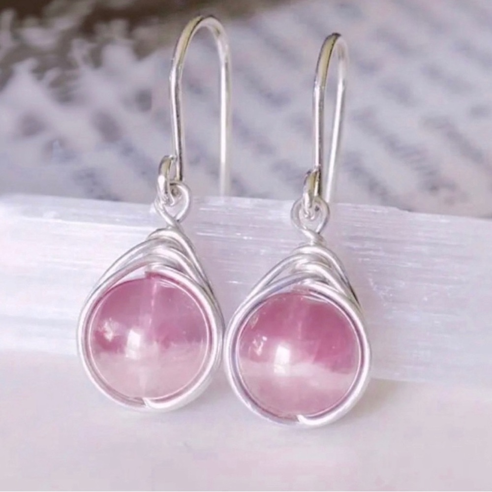 Dainty minimalist earrings